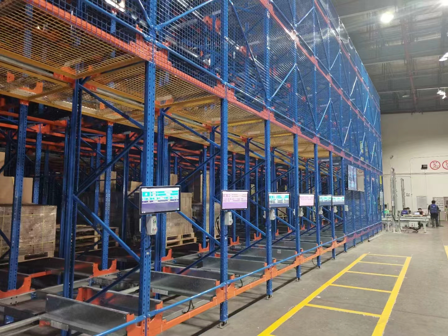 高效仓储新选择：托盘穿梭车的核心价值